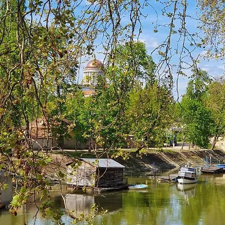 Danubia Apartman *