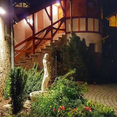 Danubia Daire Estergon