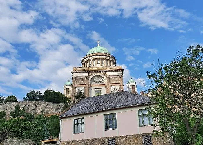 Danubia إسترغوم